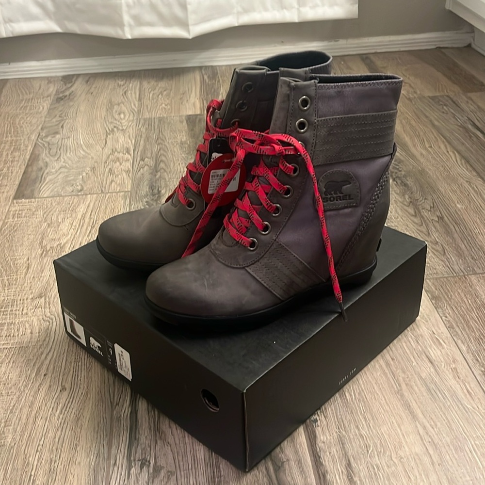 Sorel Women's Gray Boots with Red Accents